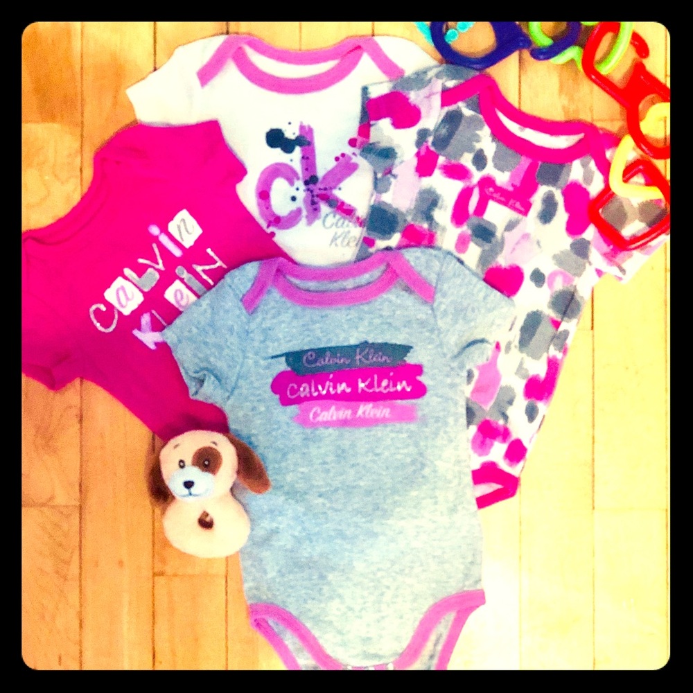 🎀 4 Calvin Klein onesie’s